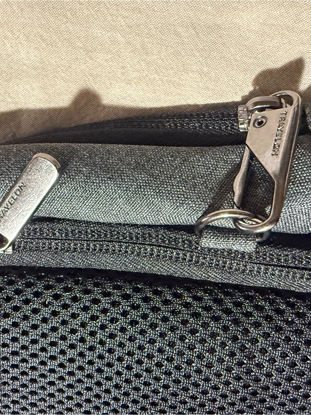 Travelon Charcoal Gray Men’s Sling Crossbody Pack - Picture 9 of 9